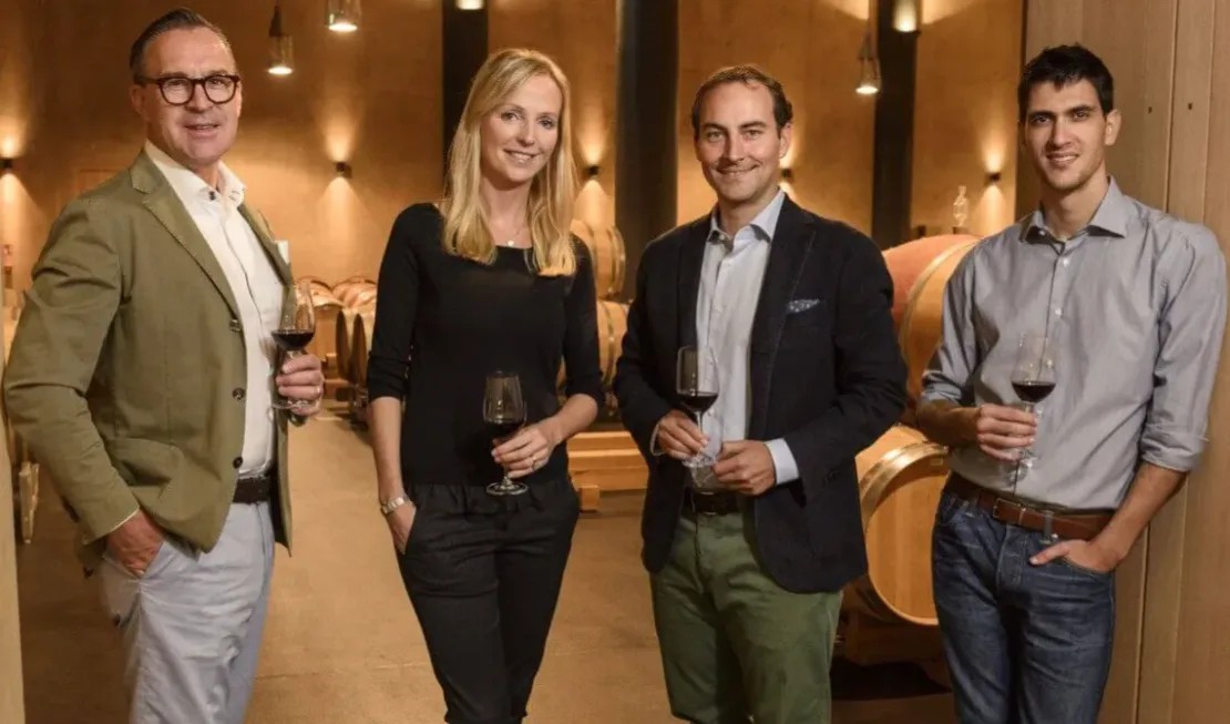 Andrea Comploj (Geschäftsführung & Verkaufsleiter), Julia & Georg Weber (Inhaber), Matthieu Taunay (Winemaker)