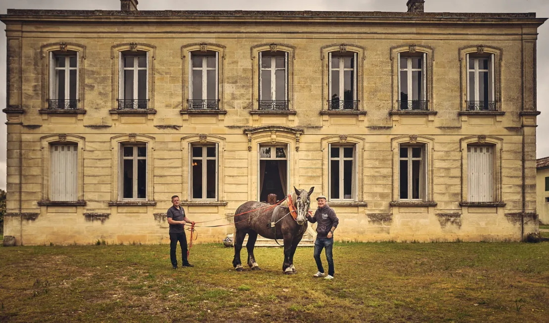 Besitzer Reto Erdin (r.)