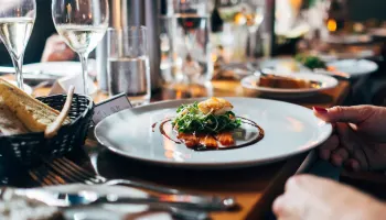 Was passt zu Champagner? Der perfekte Essensbegleiter.